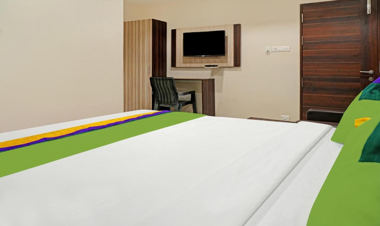 Treebo Trend Jsn Grand Hotel Vidzsajavádá Kültér fotó