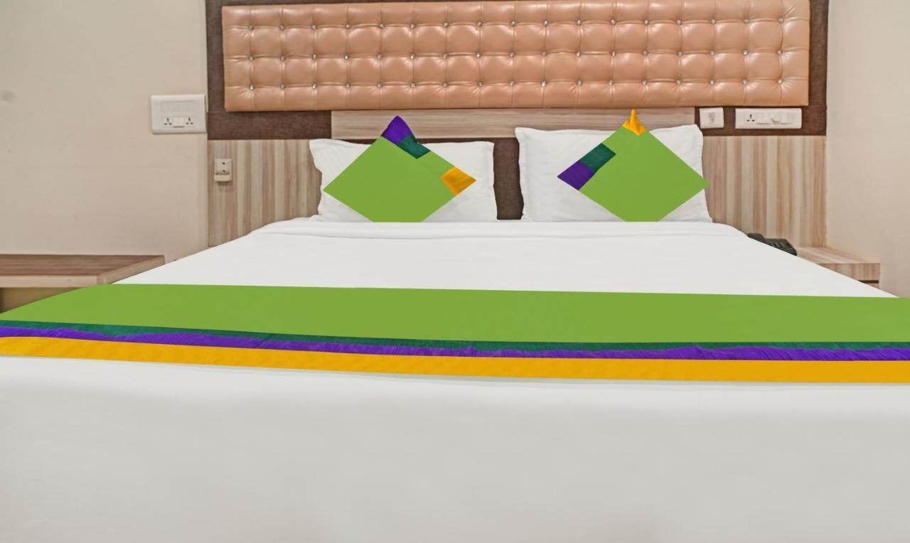 Treebo Trend Jsn Grand Hotel Vidzsajavádá Kültér fotó