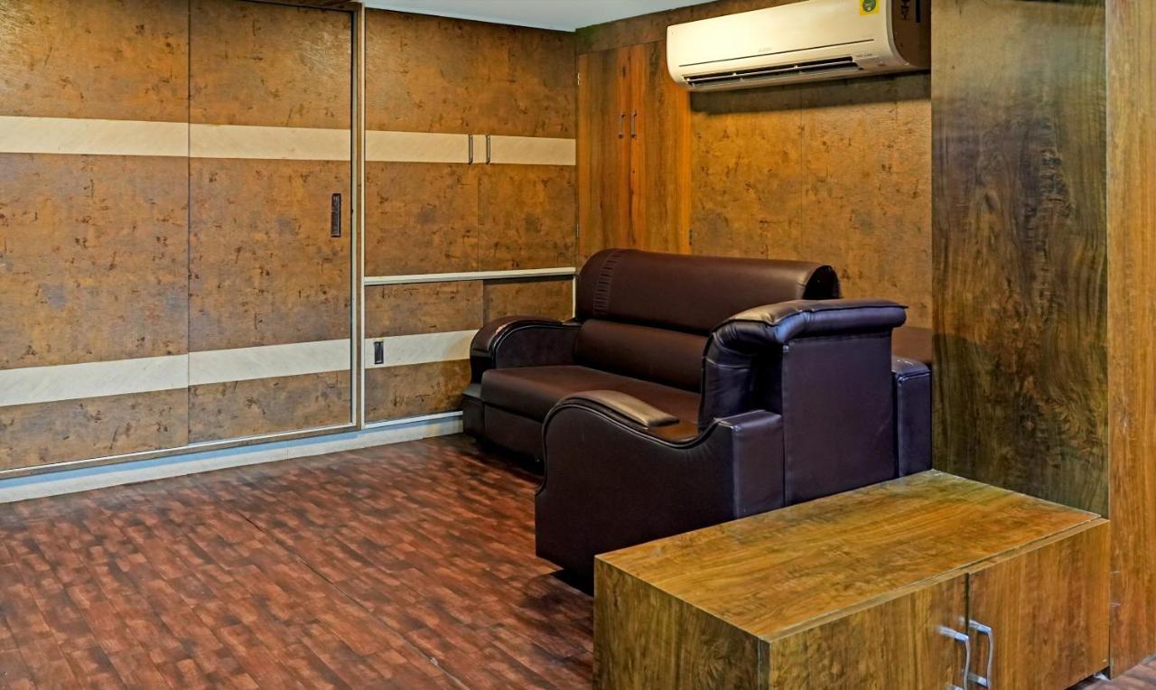 Treebo Trend Jsn Grand Hotel Vidzsajavádá Kültér fotó
