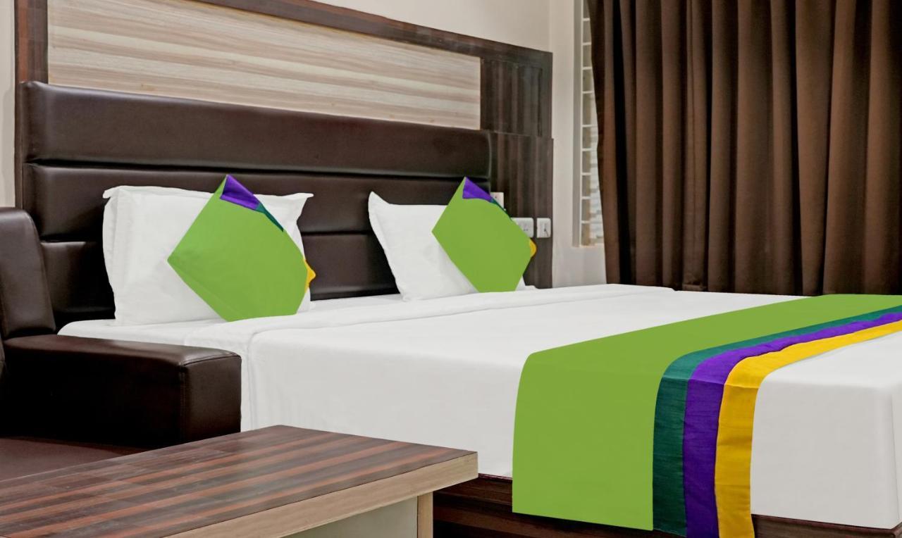 Treebo Trend Jsn Grand Hotel Vidzsajavádá Kültér fotó